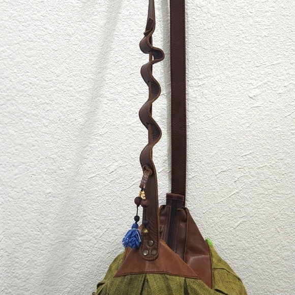 HANDMADE Boho/New Age Leather Linen Pom-Pom Bell Detail Crossbody Style Handbag - Picture 4 of 16